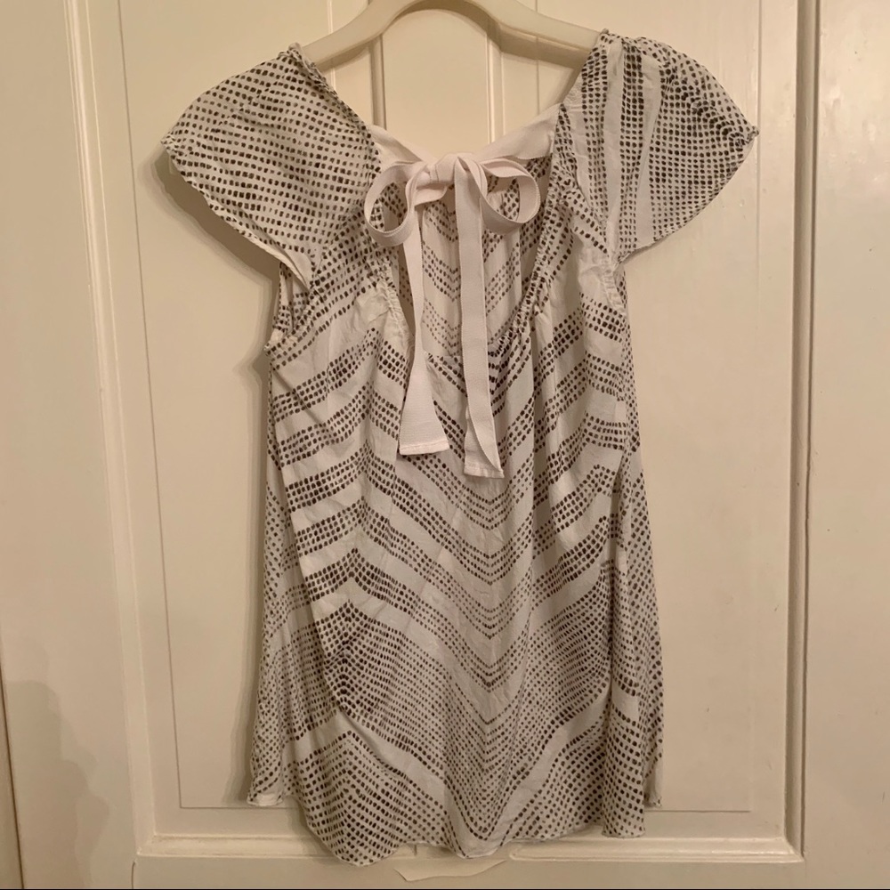 Flowy, cap sleeve top with bow